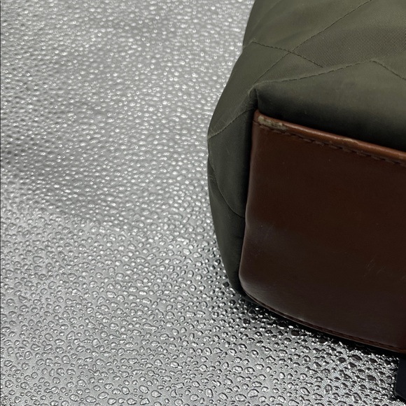 2.8.26 Tommy Hilfiger Quilted Green Tote with Brown Trim - Picture 6 of 13